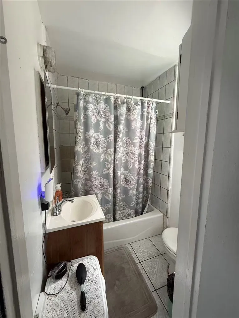 2426 Medford Los Angeles, CA 90033