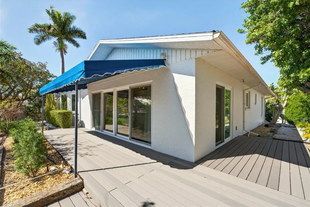 550 DE NARVAEZ DRIVE Longboat Key, FL 34228