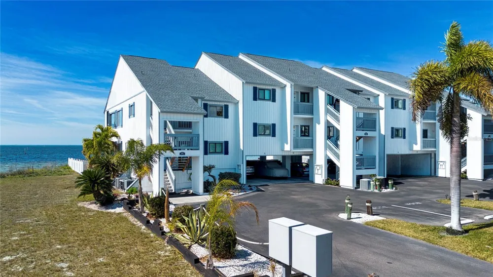 802 BAHIA DEL SOL DRIVE #6 Ruskin, FL 33570