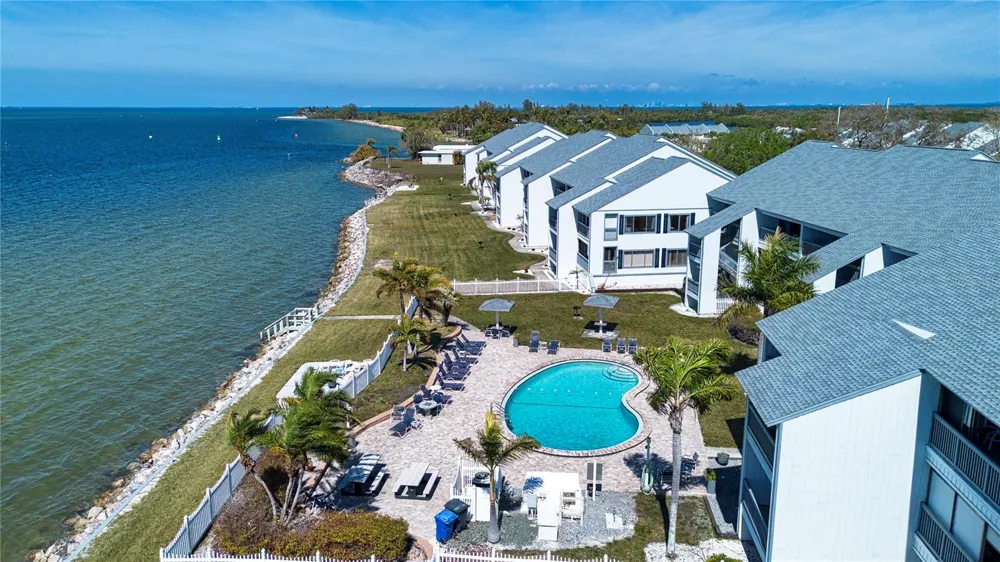 802 BAHIA DEL SOL DRIVE #6 Ruskin, FL 33570