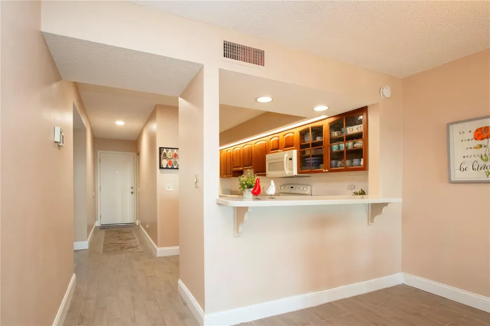 802 BAHIA DEL SOL DRIVE #6 Ruskin, FL 33570