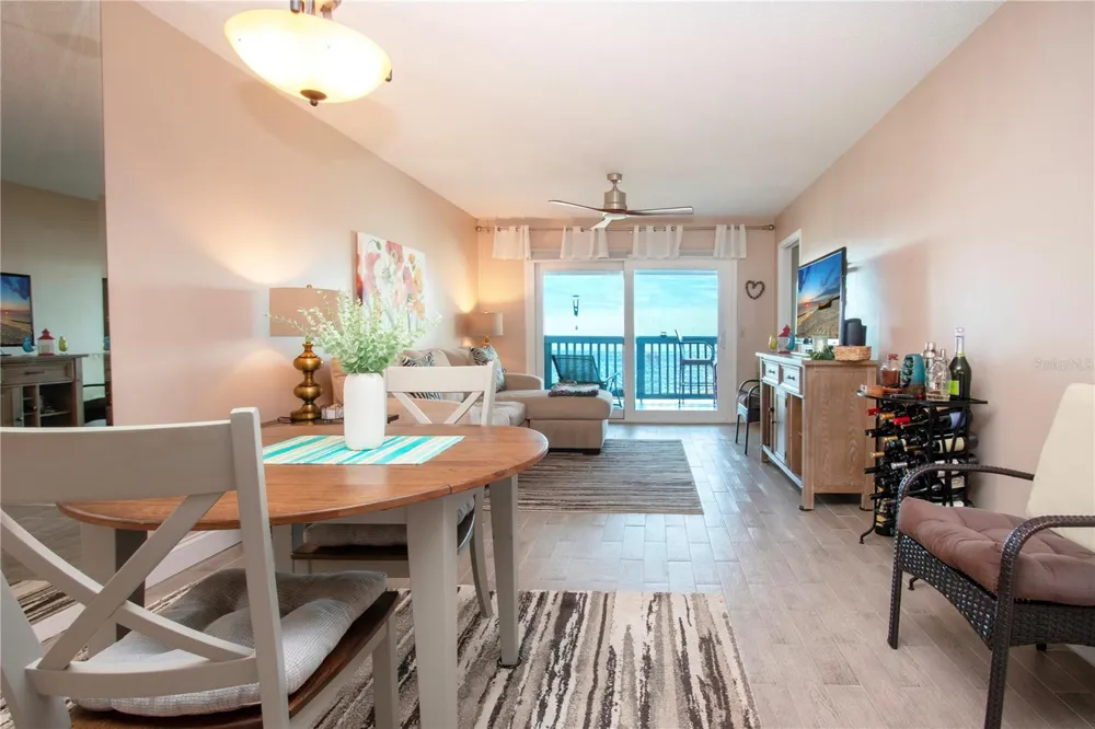 802 BAHIA DEL SOL DRIVE #6 Ruskin, FL 33570