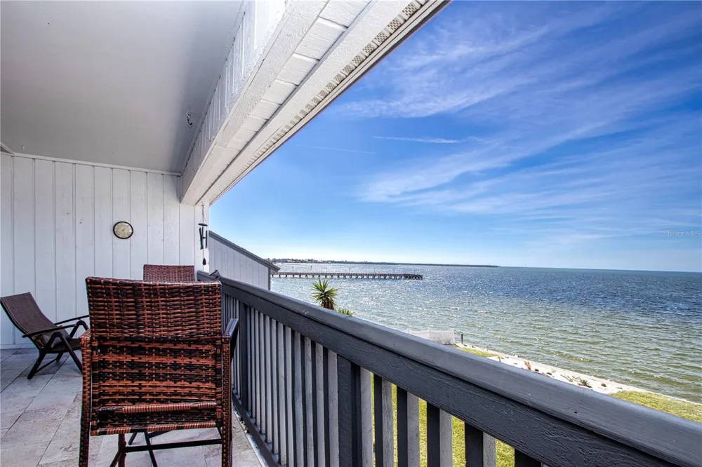 802 BAHIA DEL SOL DRIVE #6 Ruskin, FL 33570
