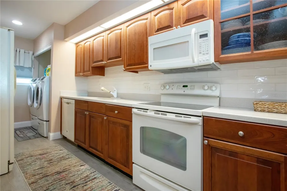 802 BAHIA DEL SOL DRIVE #6 Ruskin, FL 33570