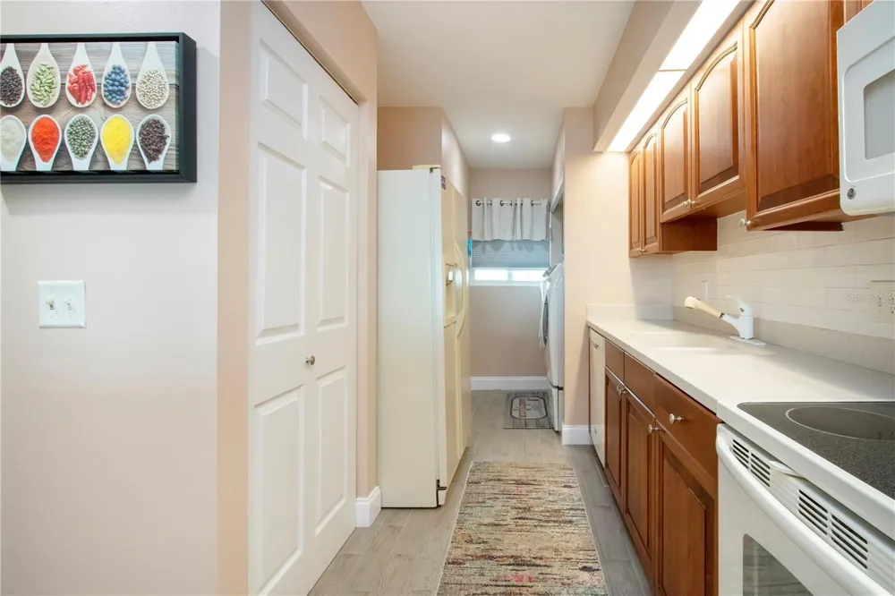 802 BAHIA DEL SOL DRIVE #6 Ruskin, FL 33570