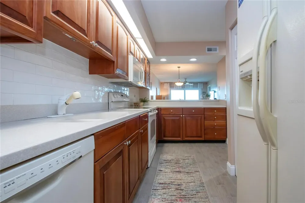 802 BAHIA DEL SOL DRIVE #6 Ruskin, FL 33570
