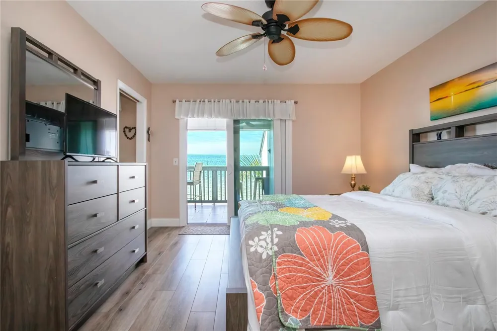 802 BAHIA DEL SOL DRIVE #6 Ruskin, FL 33570