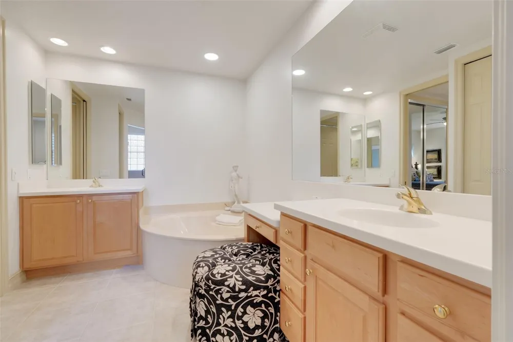 26206 AVENIDA LAS COLINAS #4A Howey In The Hills, FL 34737