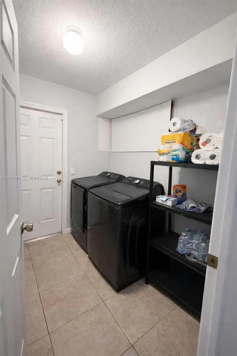 1518 SENIOR CT Lehigh Acres, FL 33971