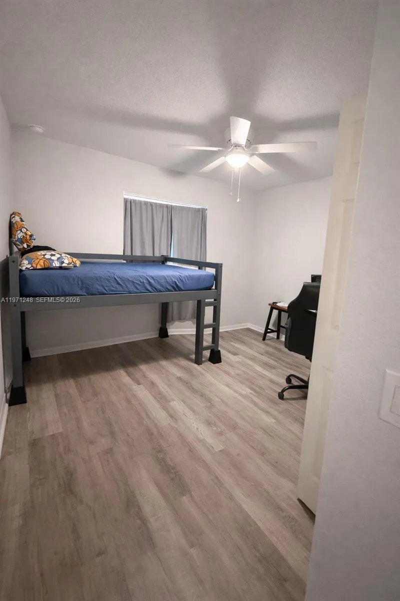1518 SENIOR CT Lehigh Acres, FL 33971