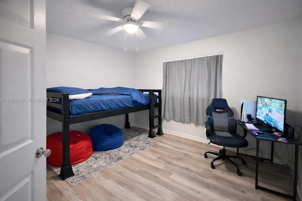 1518 SENIOR CT Lehigh Acres, FL 33971