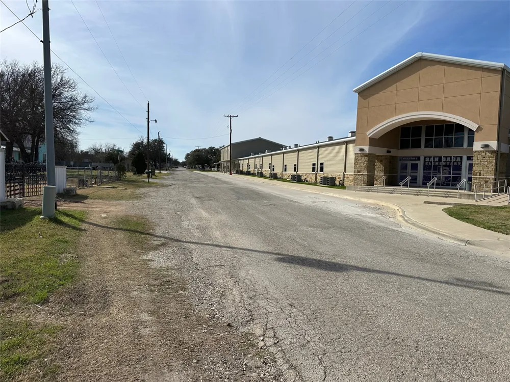 605 W Church Street San Saba, TX 76877