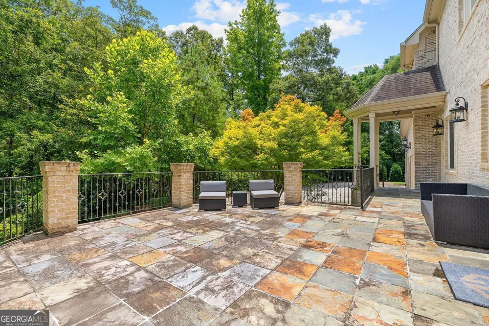11140 W RD Roswell, GA 30075