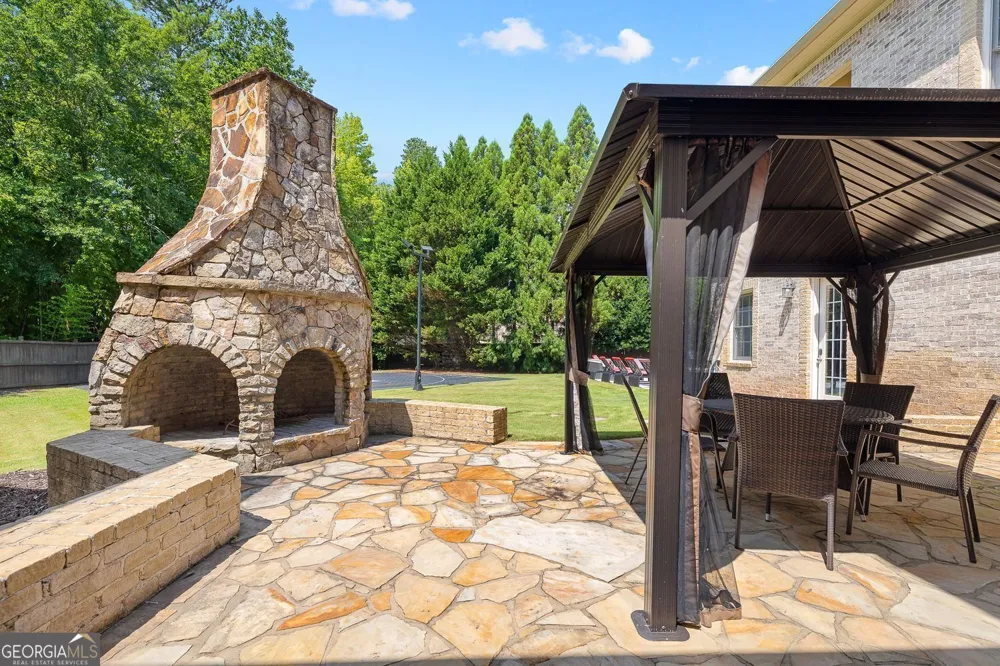 11140 W RD Roswell, GA 30075