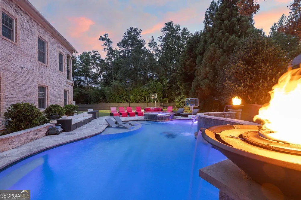 11140 W RD Roswell, GA 30075
