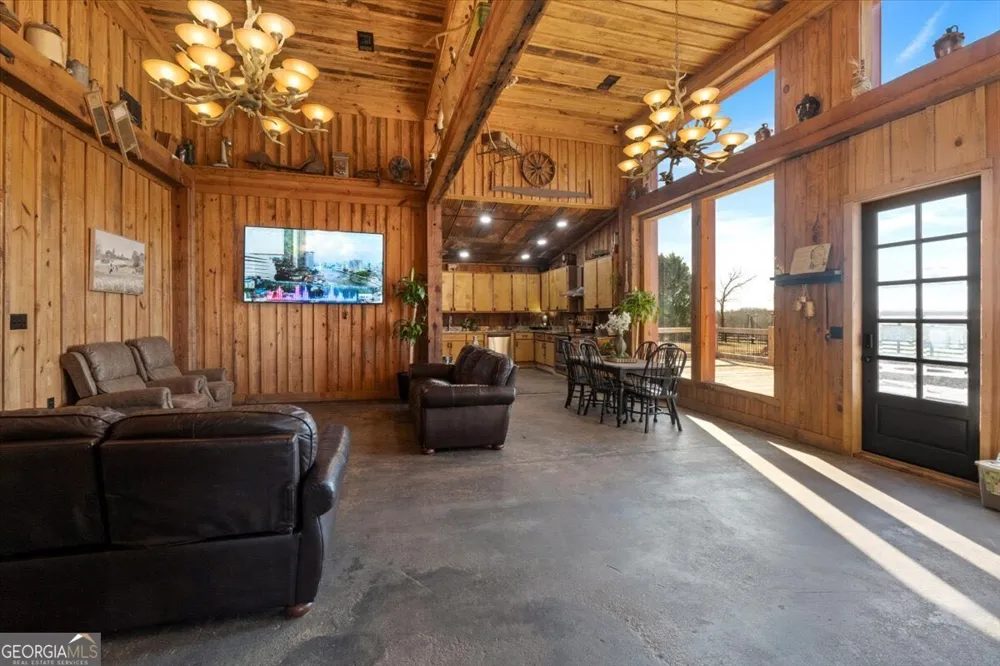 284 Snow Farm RD Hull, GA 30646
