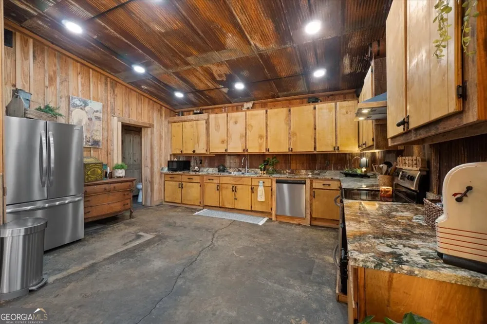 284 Snow Farm RD Hull, GA 30646