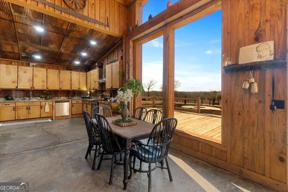 284 Snow Farm RD Hull, GA 30646