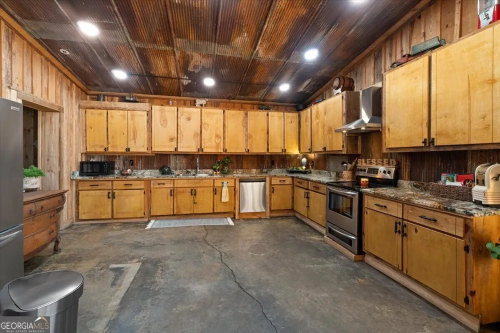 284 Snow Farm RD Hull, GA 30646