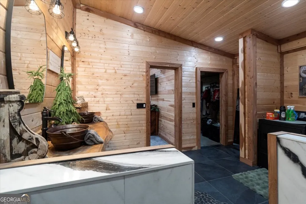 284 Snow Farm RD Hull, GA 30646