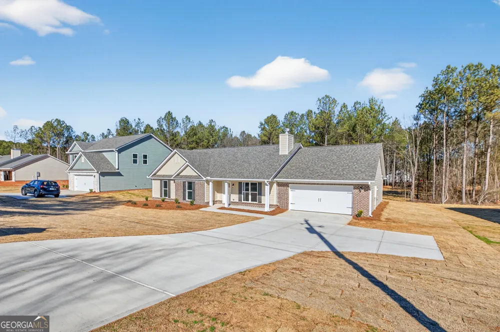 154 Airport RD Canon, GA 30520