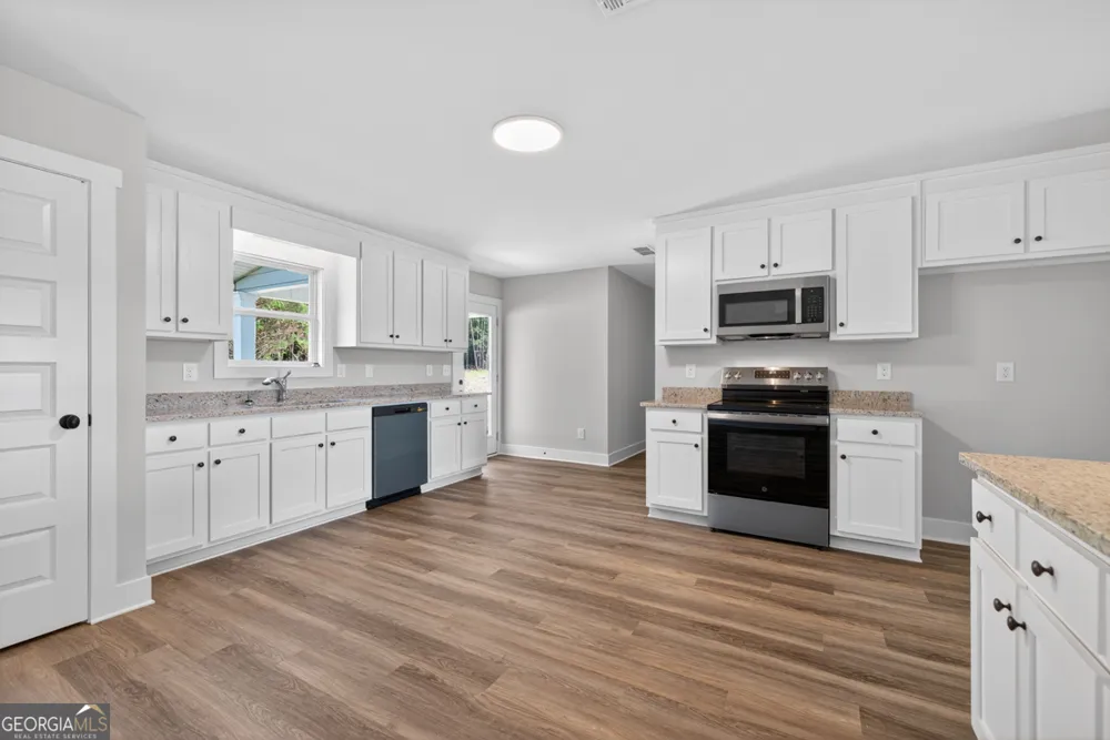 154 Airport RD Canon, GA 30520