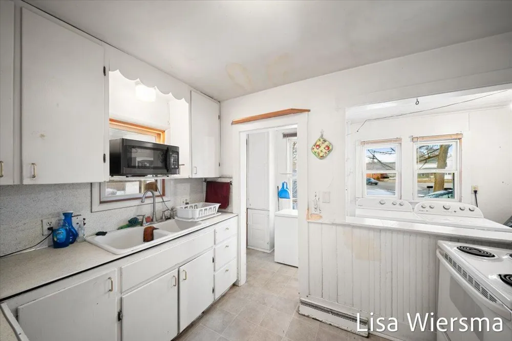 120 Palmer Avenue Colon Village, MI 49040