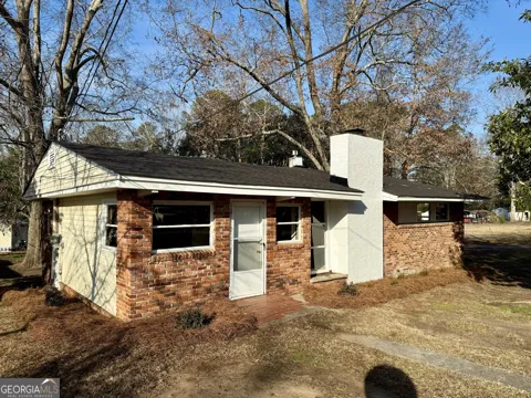 609 Hillcrest DR
