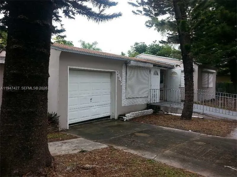 2447 Pierce St #1 Hollywood, FL 33020