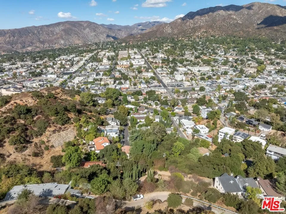 7128 High Cliff Trail Tujunga, CA 91042