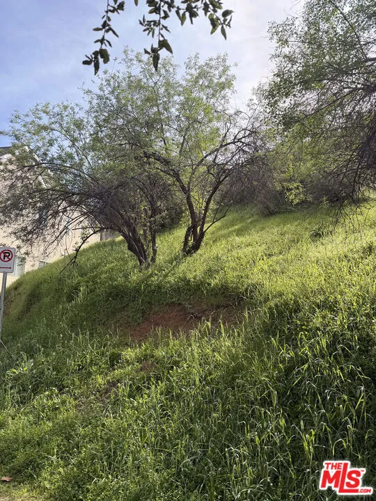 7128 High Cliff Trail Tujunga, CA 91042
