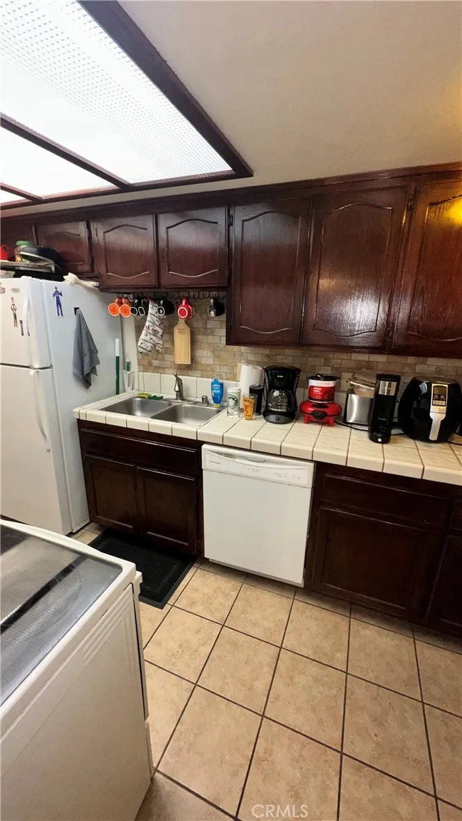 19269 ELM DRIVE Apple Valley, CA 92308