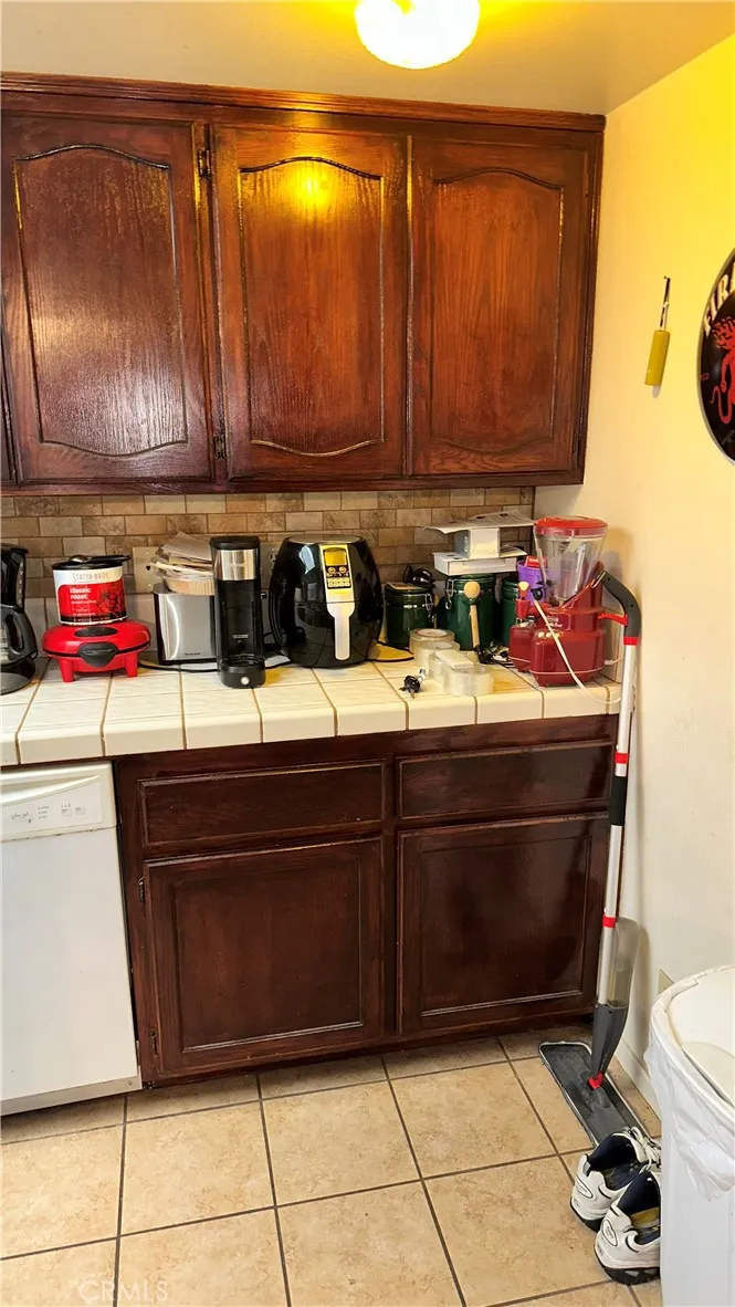 19269 ELM DRIVE Apple Valley, CA 92308