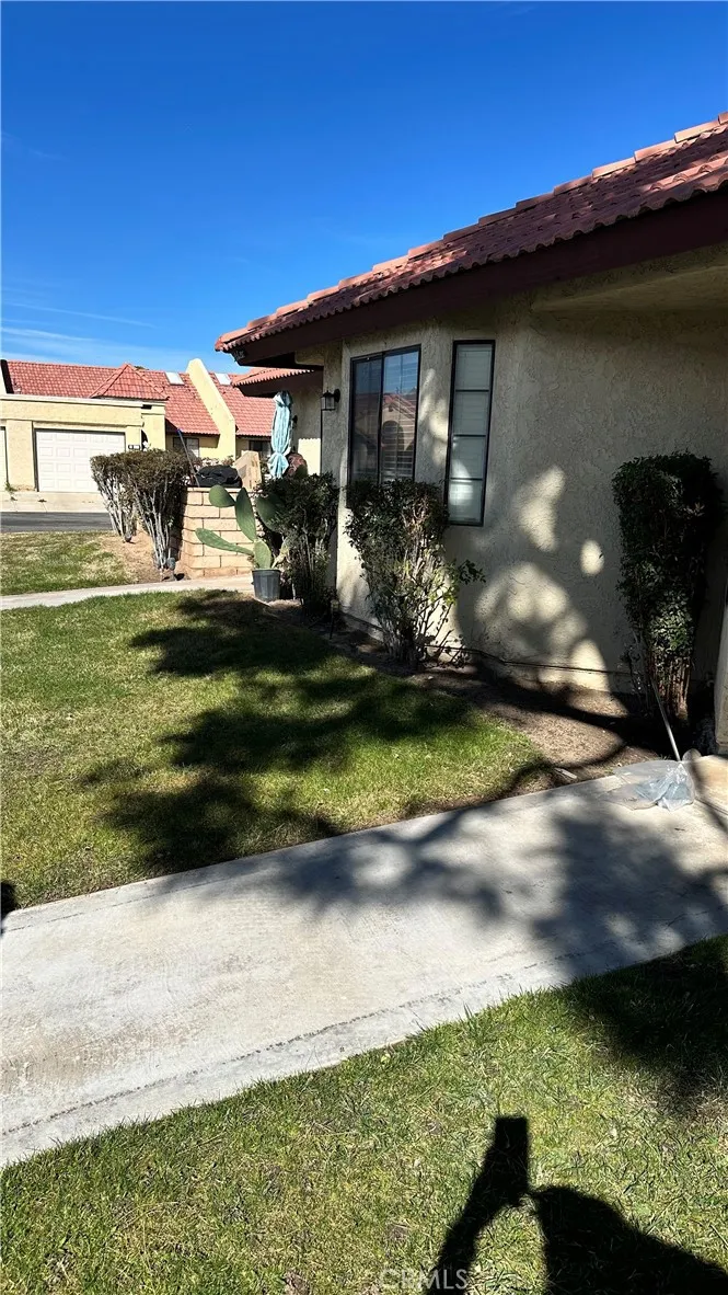 19269 ELM DRIVE Apple Valley, CA 92308