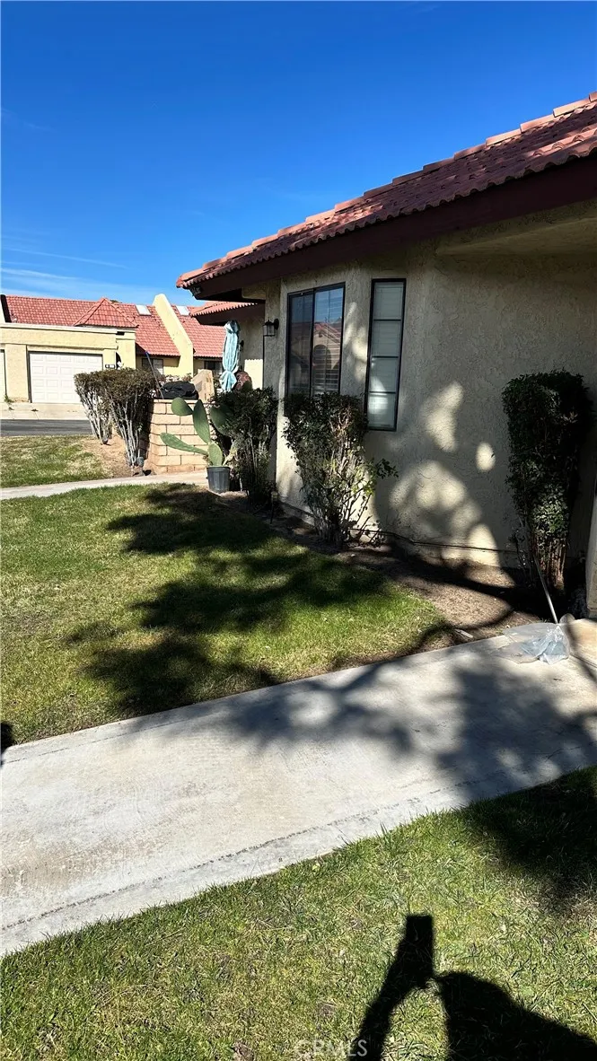 19269 ELM DRIVE Apple Valley, CA 92308