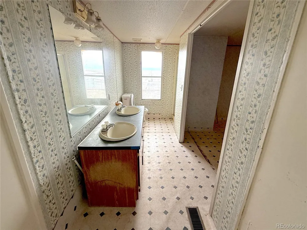 10850 County Road 45 Center, CO 81125