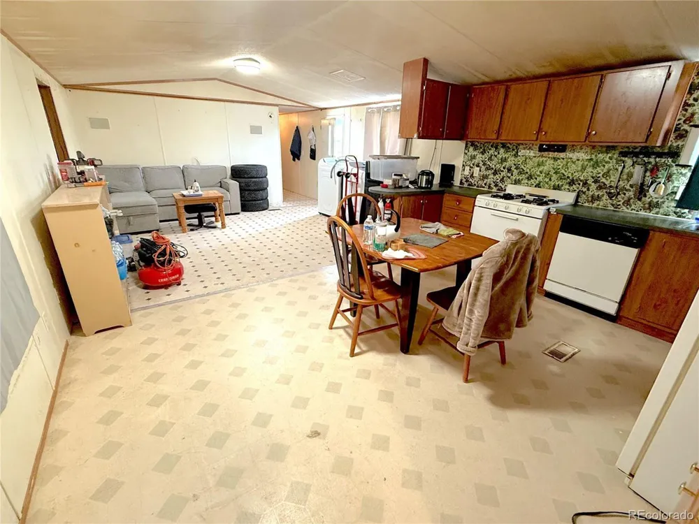 10850 County Road 45 Center, CO 81125