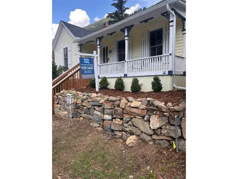 906 Main Street