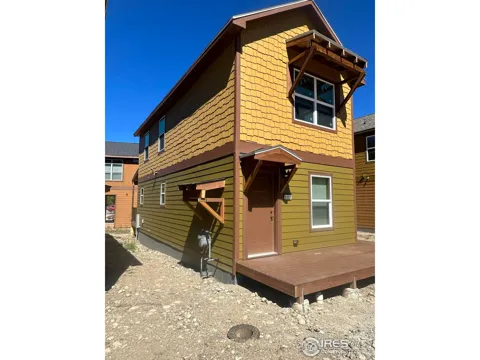117 Edgewater Circle
