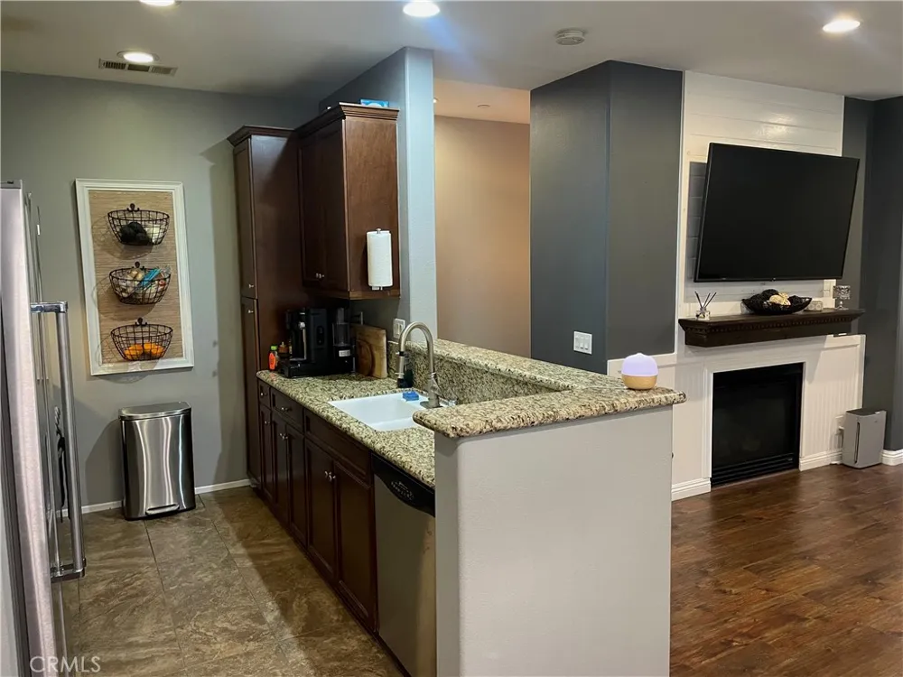 12450 Travanca Lane Eastvale, CA 91752