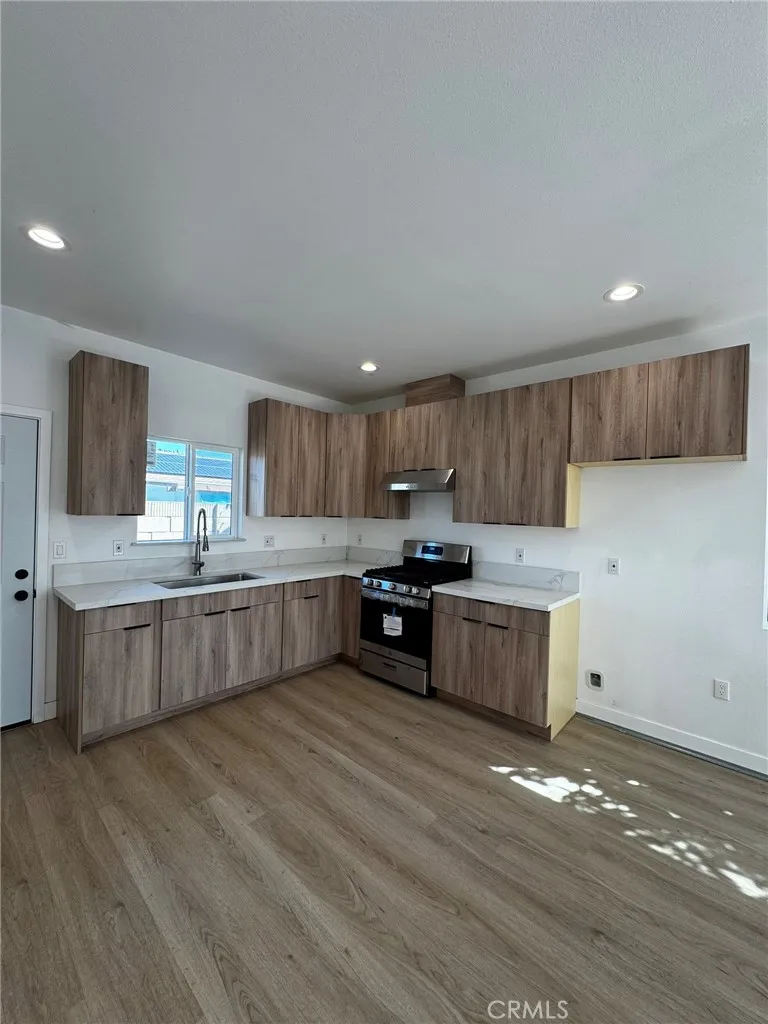 4721 W Oakfield Santa Ana, CA 92703