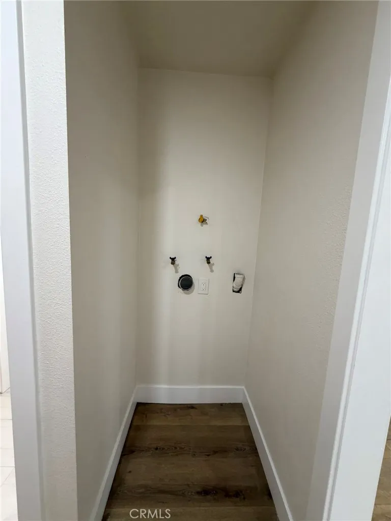 4721 W Oakfield Santa Ana, CA 92703