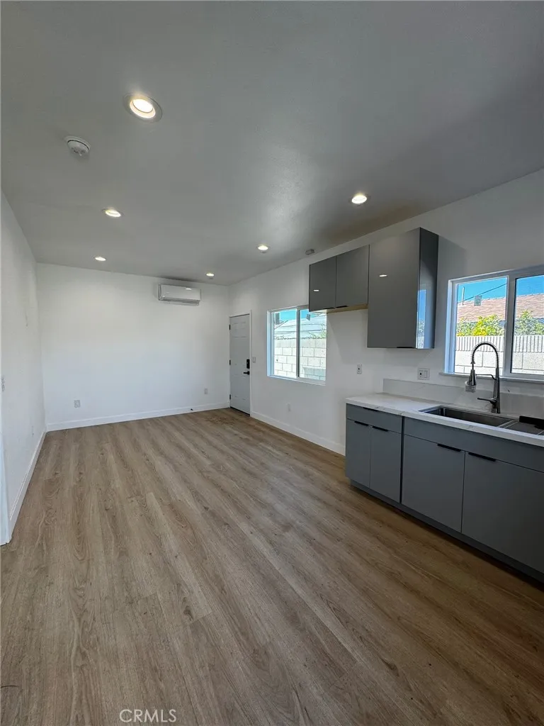 4721 W Oakfield Santa Ana, CA 92703