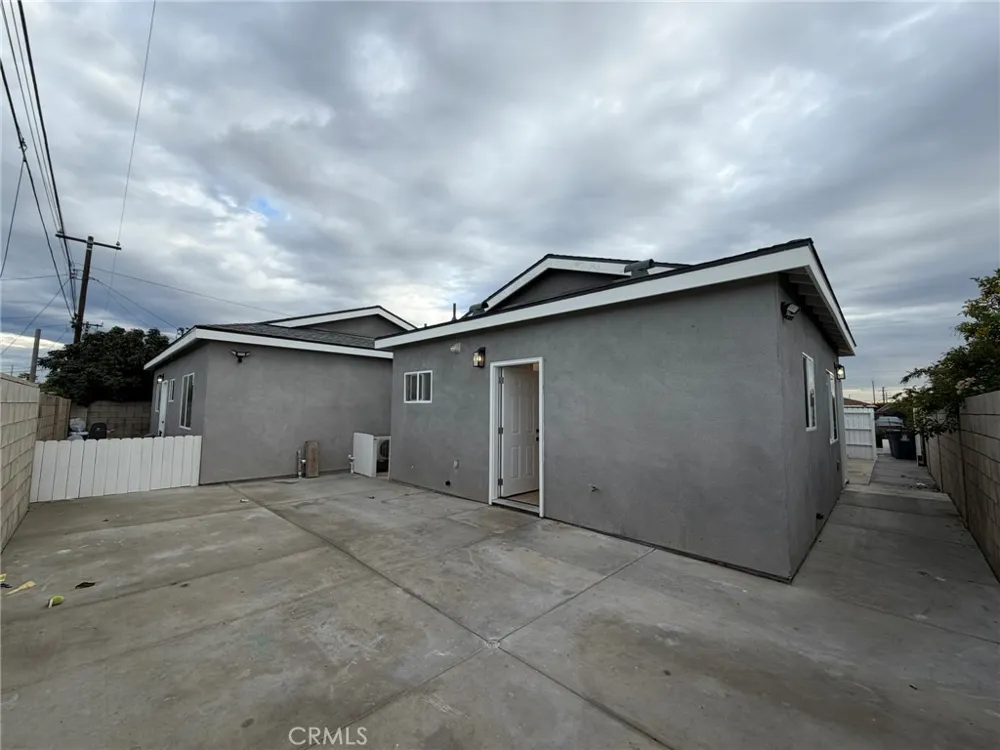 4721 W Oakfield Santa Ana, CA 92703