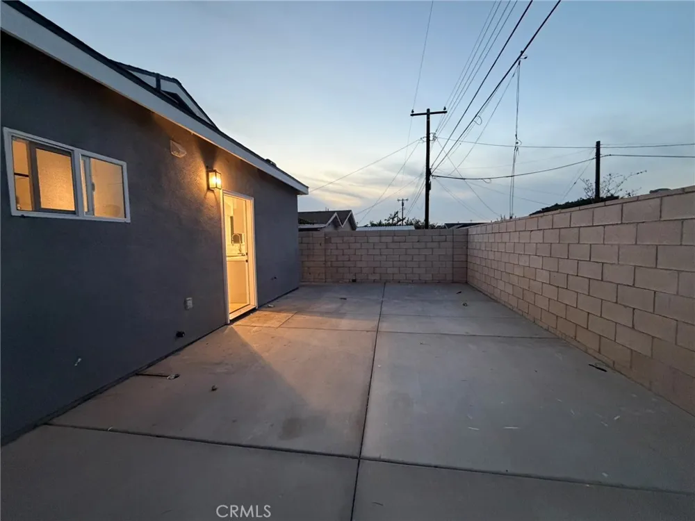 4721 W Oakfield Santa Ana, CA 92703