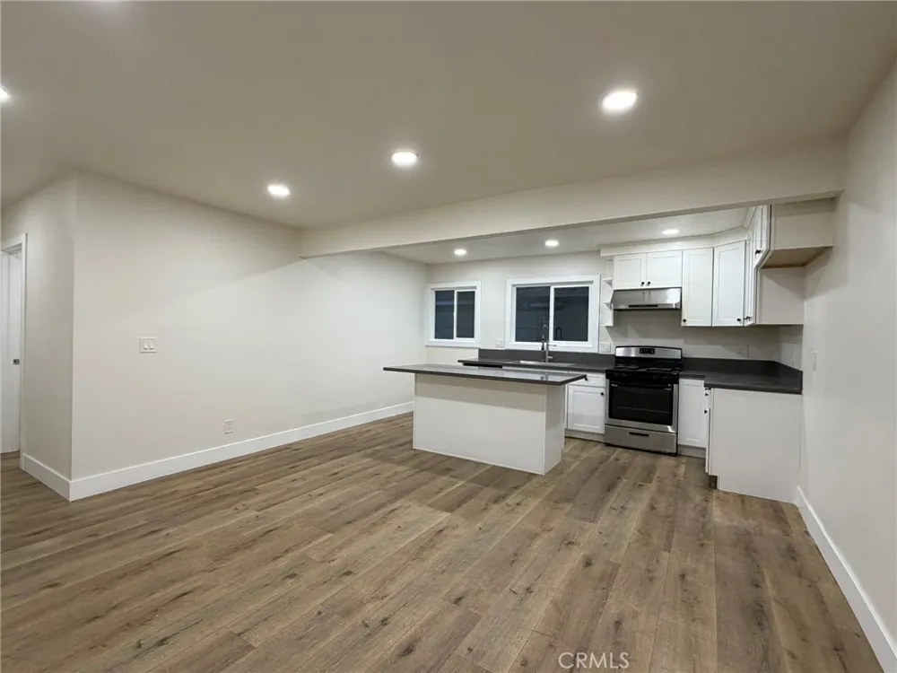 4721 W Oakfield Santa Ana, CA 92703