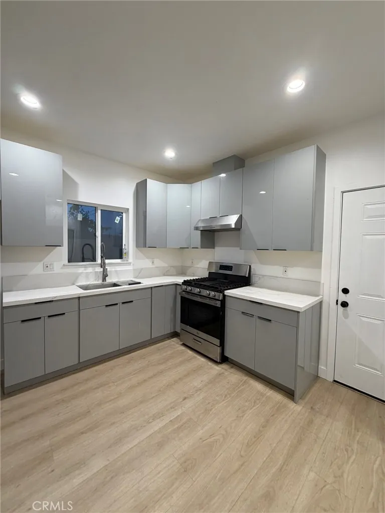 4721 W Oakfield Santa Ana, CA 92703