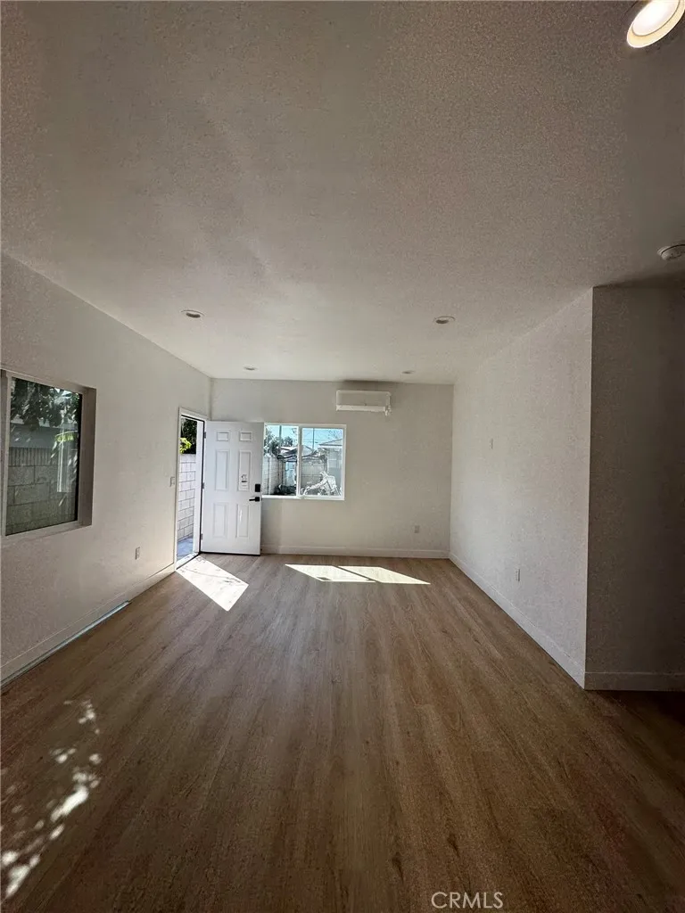 4721 W Oakfield Santa Ana, CA 92703
