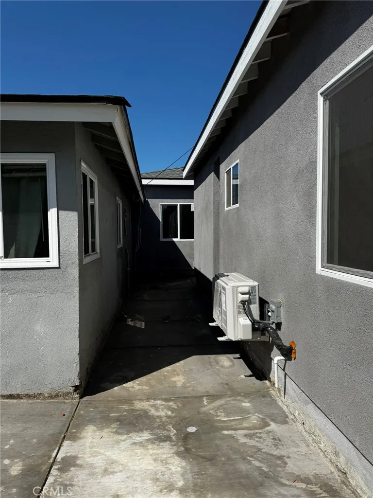 4721 W Oakfield Santa Ana, CA 92703