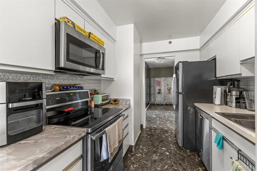 5000 Town Center #1503 Southfield City, MI 48075
